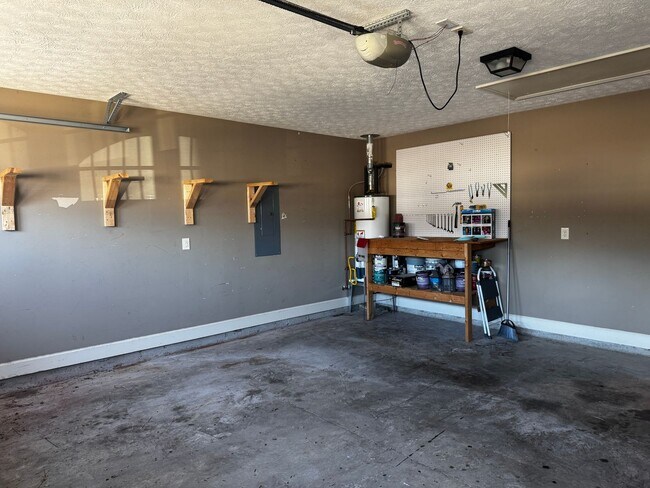 Building Photo - 9133 Saw Tooth Loop