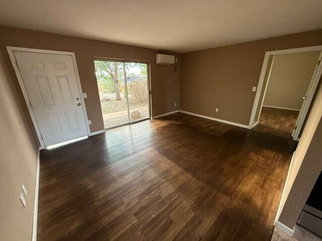 Building Photo - 1955 E 8th St