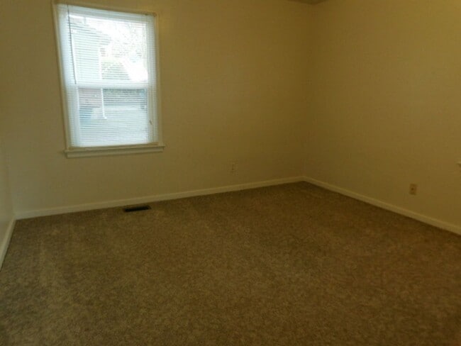 Building Photo - 2Bd/1Ba Single Story House - Available Soon!