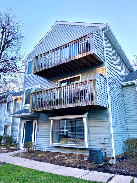 Building Photo - 165 Essex Ave