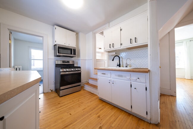 Building Photo - 3832 18th Ave S