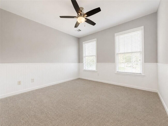 Building Photo - 1707 Hidden Pond Cir