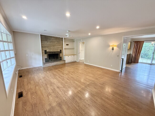 Building Photo - 102 Blueridge Pl