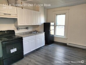 Building Photo - 2nd Floor: Studio / 1 Bathroom Apartment i...