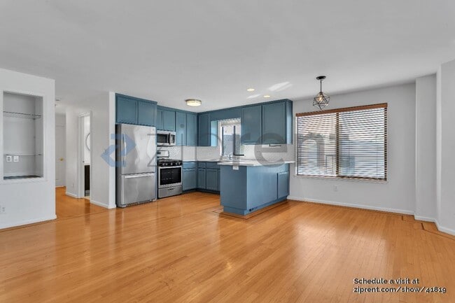 Building Photo - 813 Meade Ave