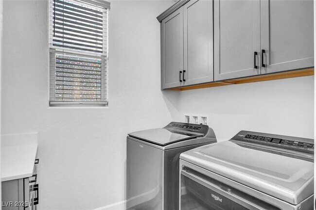 Building Photo - 318 Wind Poppy St