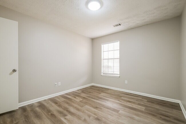 Building Photo - 5175 Sugar Crest Dr