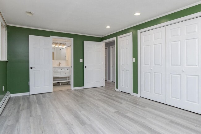Building Photo - 240 Leda Ave