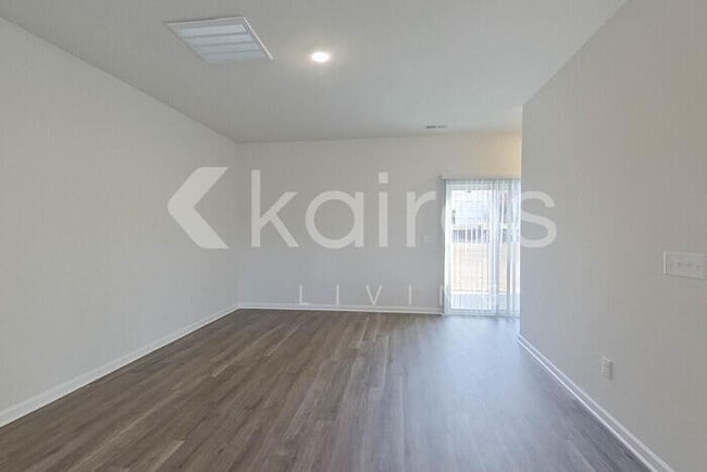 Building Photo - 2097 Banyan Cir