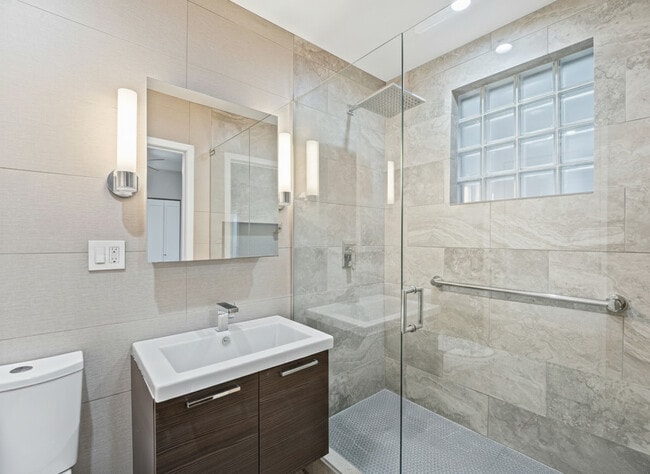 Building Photo - 2850 W Henderson St