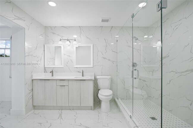 Building Photo - 630 W 72nd Pl