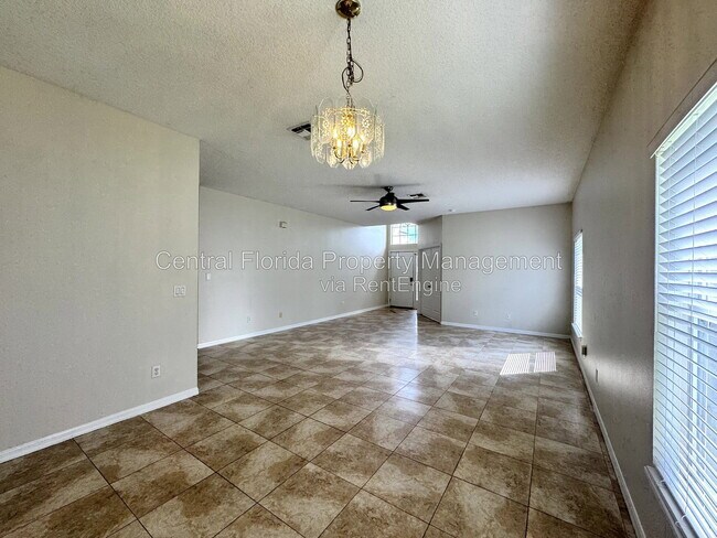 Building Photo - 450 Casting Ct