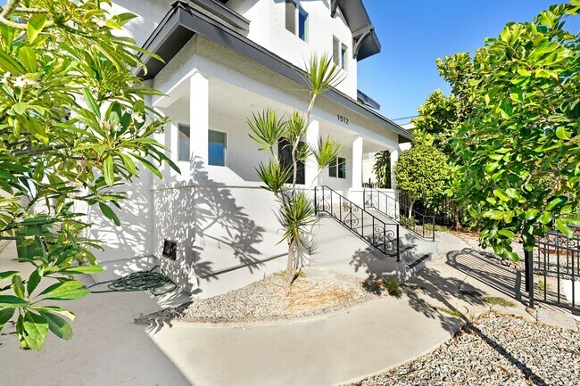 Building Photo - Newly renovated 1 bedroom / 1 bath apartment available now!