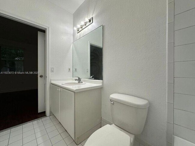 Building Photo - 1661 SE 29th Ct