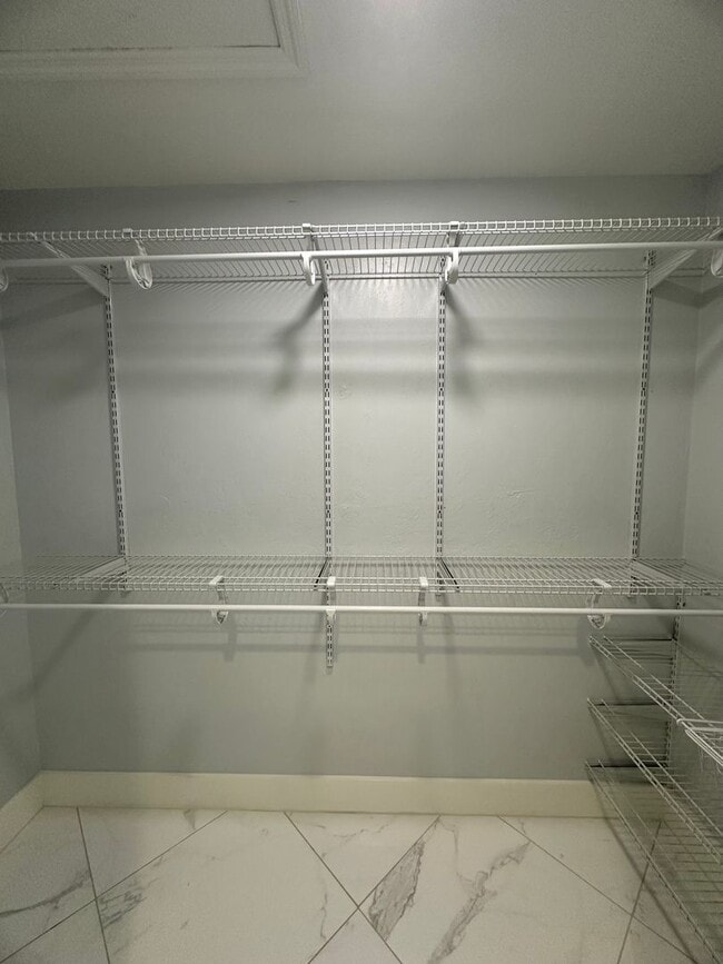 Building Photo - Stunning 3 Bedroom + Den Home with Fence +...