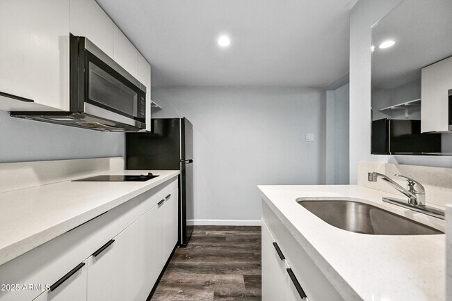 Building Photo - 3025 N 32nd St