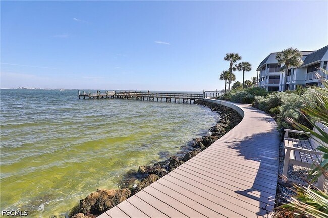 Building Photo - 760 Sextant Dr