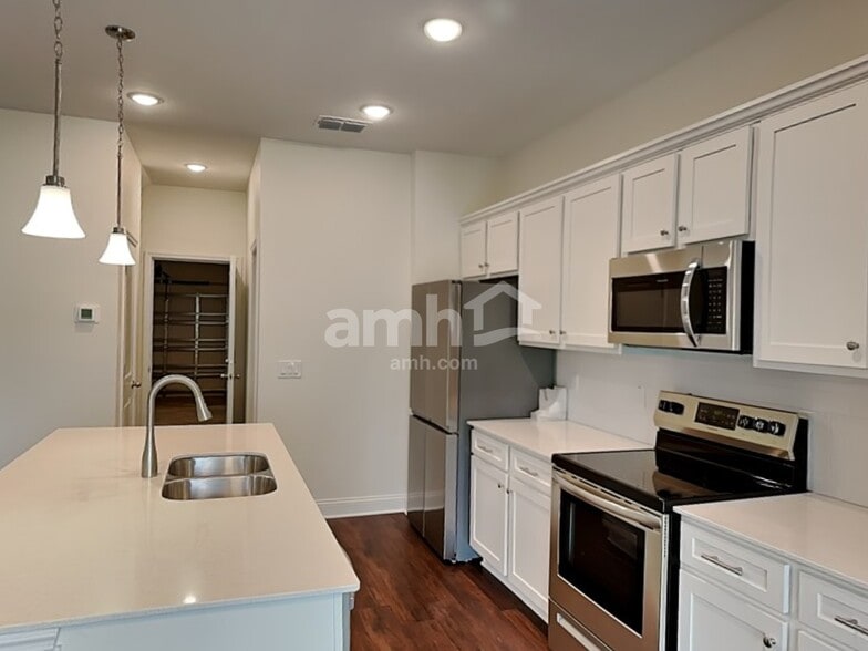 Building Photo - 6210 Little Blf Cir