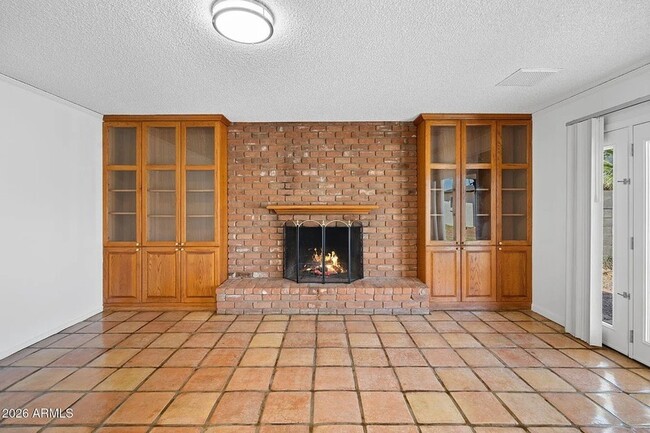 Building Photo - 1664 E Del Rio Dr