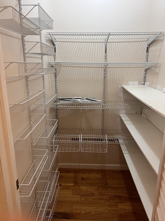 Building Photo - 260 Boyd Ave