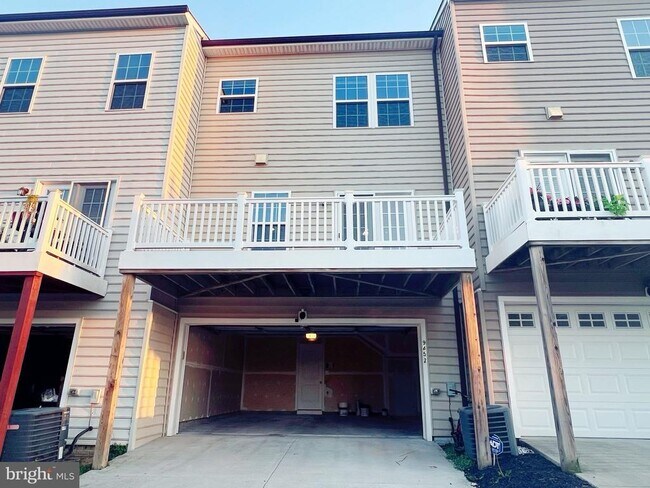 Building Photo - 9452 Ballard Green Dr