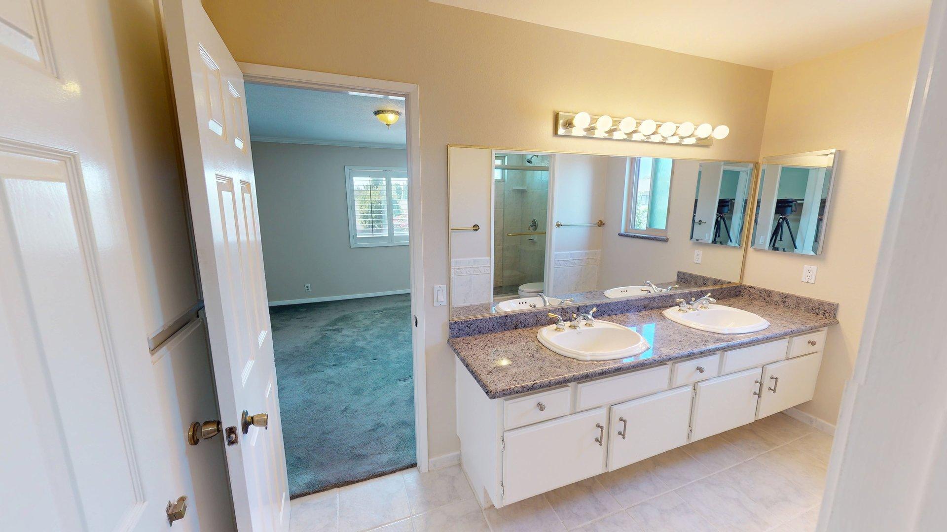 Building Photo - 2431 Deerfield Ct