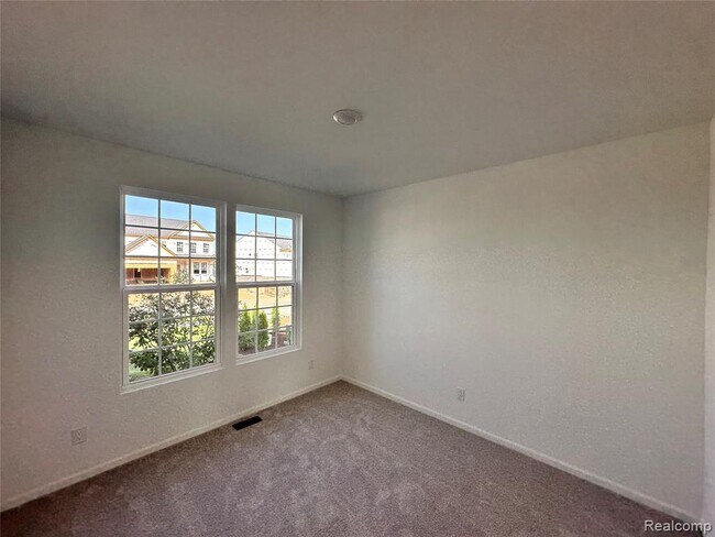 Building Photo - 4881 Marquette Dr