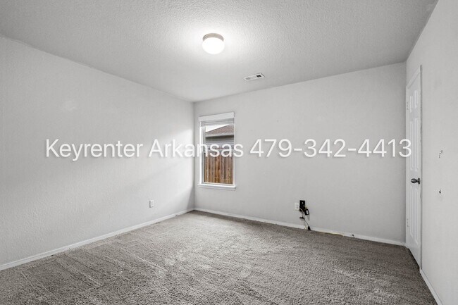 Building Photo - 1600 Edinburgh Dr