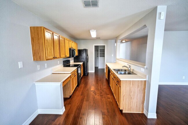 Building Photo - Beautiful home in the desirable Trails of Kensington Ranch, Schertz, TX - Realtor Commission: $500