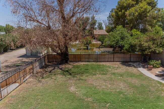 Building Photo - Spacious 3-Bedroom, 4-Bath Vintage Home wi...