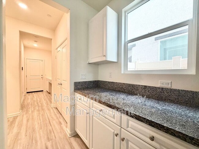 Building Photo - 25161 Harmony Ave