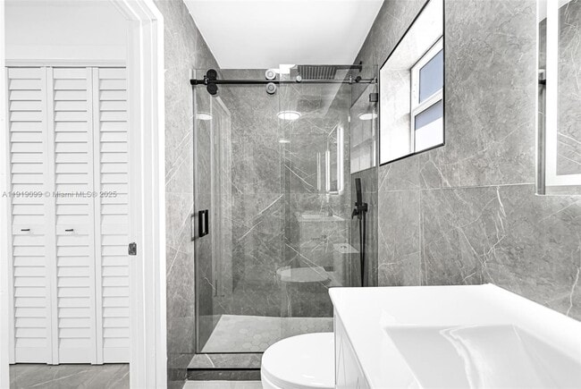 Building Photo - 4040 SW 108th Ave