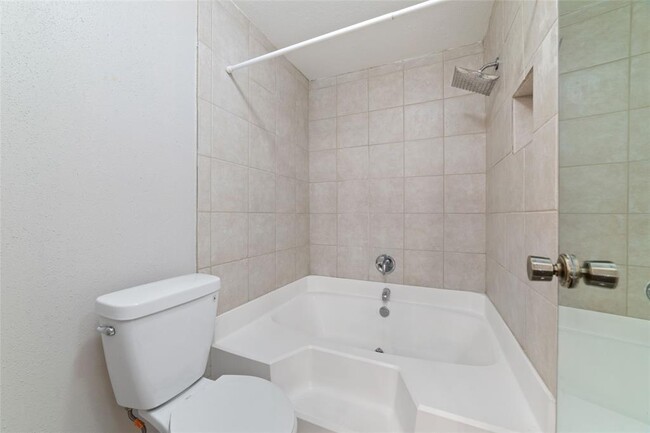 Building Photo - 1116 Bering Dr