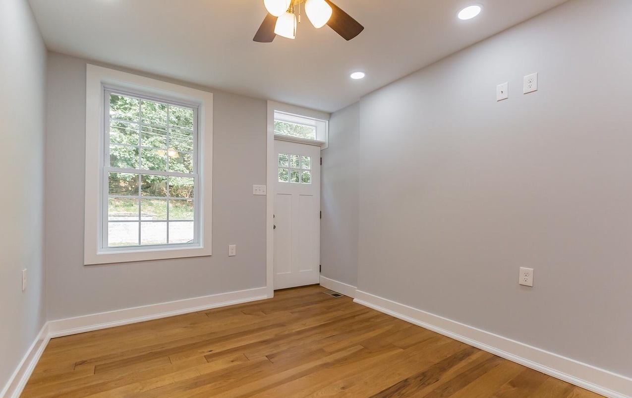 Living Room - 4818 Smick St
