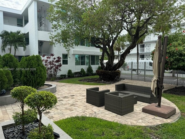 Building Photo - 10210 Collins Ave