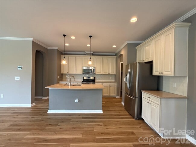 Building Photo - 5818 Glenmore Garden Dr