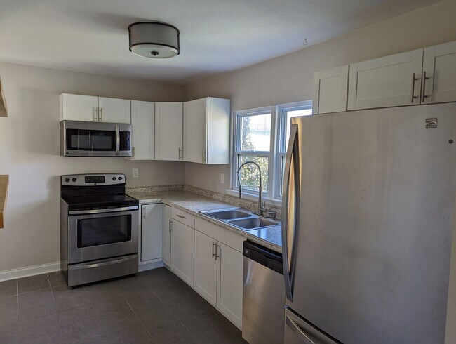 Building Photo - 172 Lynda Cir