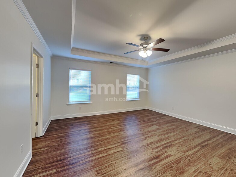 Building Photo - 1930 Sterling Brook Ct