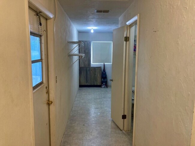 Building Photo - 2 bedroom, 1.5 bath home with carport