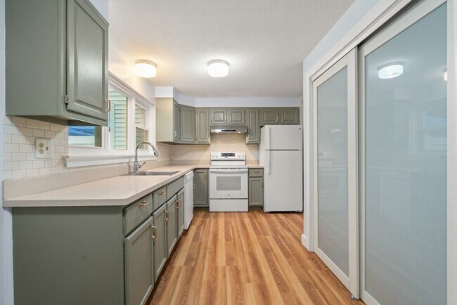 Building Photo - 24 Speen St
