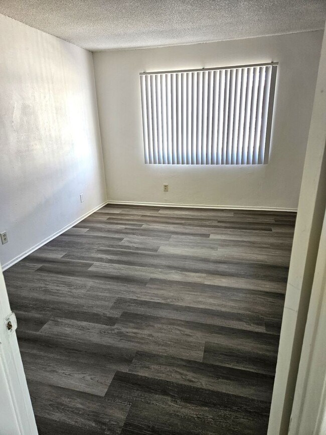 Building Photo - North Hills, cute 1bd/1ba, move-in ready!