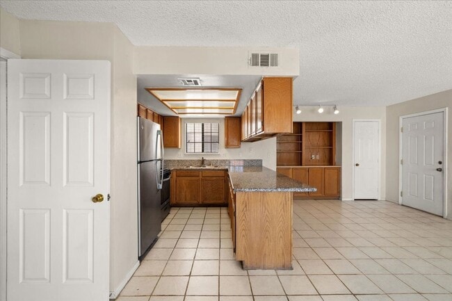 Building Photo - Summerlin 2 Bedroom Condo Renovated Kitche...