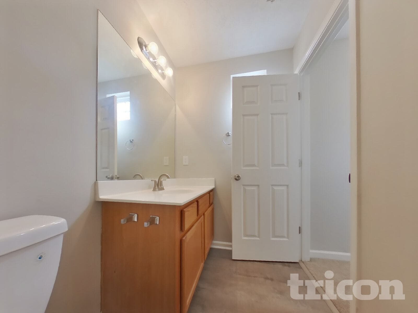 Building Photo - 220 Oak Grove Way