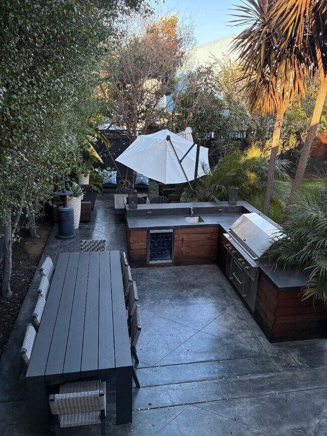 Building Photo - 212 Dwight Rd