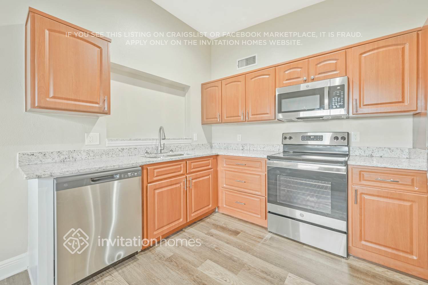 Building Photo - 2412 Martinwood Dr