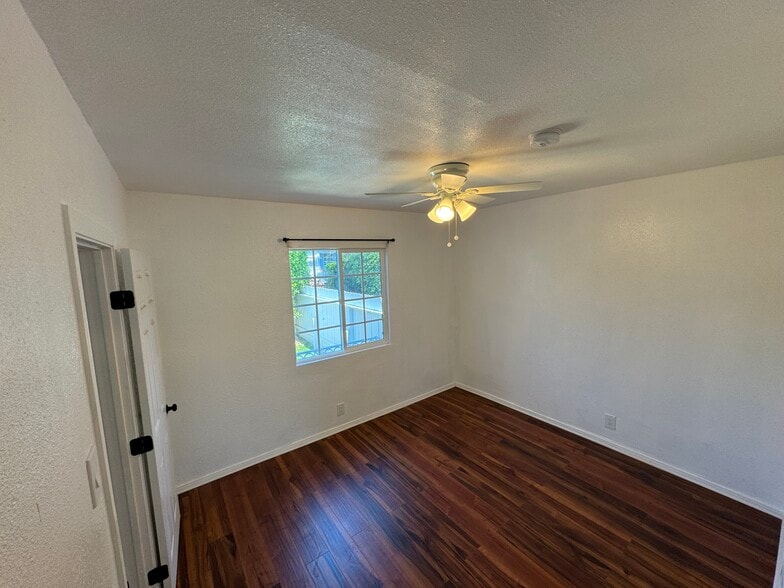Front Bedroom - 526 Brooks Ave