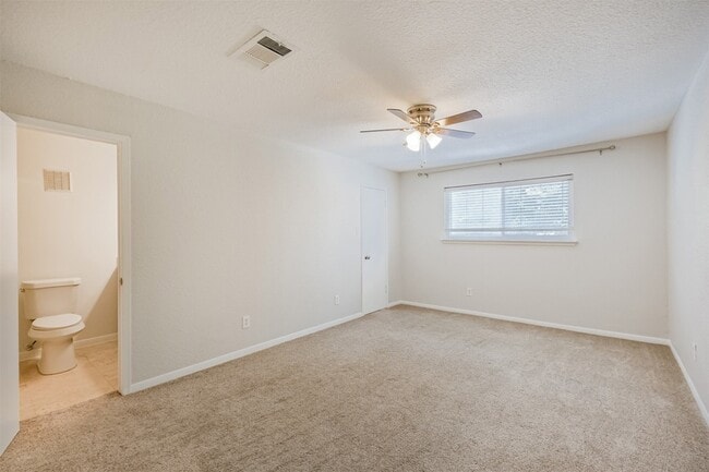 Building Photo - 2507 Bering Dr