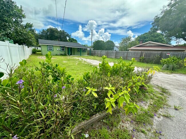 Building Photo - 4709 15th Ave S