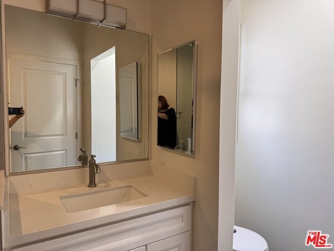 Building Photo - 1325 S Rimpau Blvd