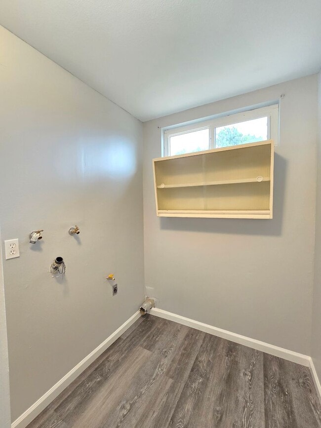 Building Photo - For Rent: Spacious 4-Bedroom / 3 Full bathrooms /  Home with Covered Patio & Modern Upgrades